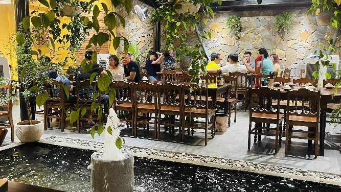 Ẩm thực miền Tây không gian ấm cúng