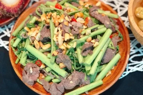 Bò xào rau rút tại nhà hàng Ẩm Thực Miền Tây