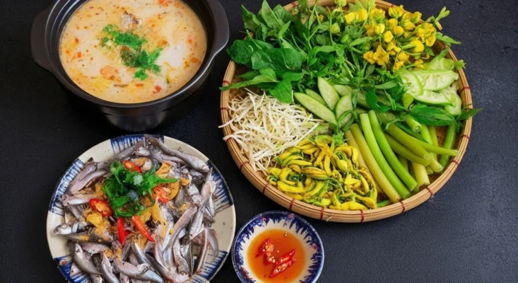 Khám Phá Hương Vị Độc Đáo: Bông Điên Điển và Cá Linh Mùa Lũ