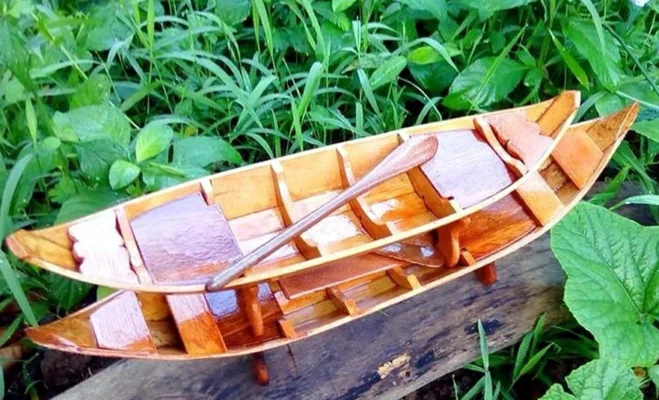 Xuồng Ba Lá: “Xe Máy” Miền Tây Đa Năng Của Người Dân Sông Nước